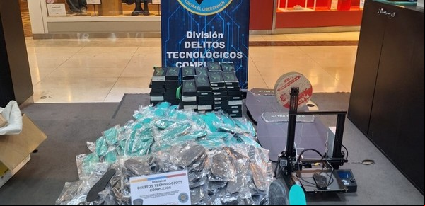 Cayó una banda que vendía falsas plantillas personalizadas en locales de Dot y Abasto