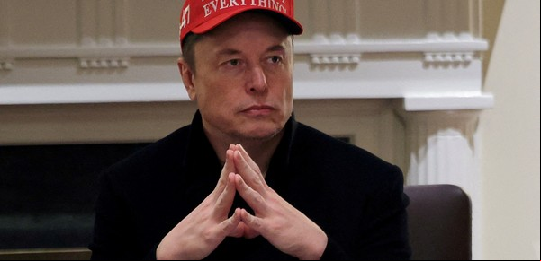 Elon Musk rompió el silencio sobre su hijo número 13 luego de que Ashley St. Clair pusiera a la venta su Tesla