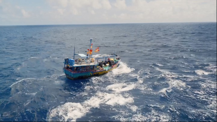 Un pequeño barco pesquero de Sri Lanka, el Hasaranga Putha, recorrió casi 2.000 millas hasta el banco de Saya de Malha. Foto Monaco Explorations