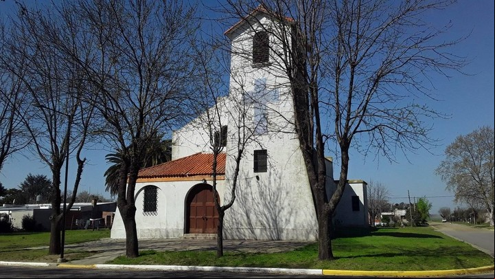 La Capilla de El Dorado mantiene su estructura original, permitiendo a los visitantes conocer el legado cultural del pueblo. Foto: Facebook Conociendo Pueblos.