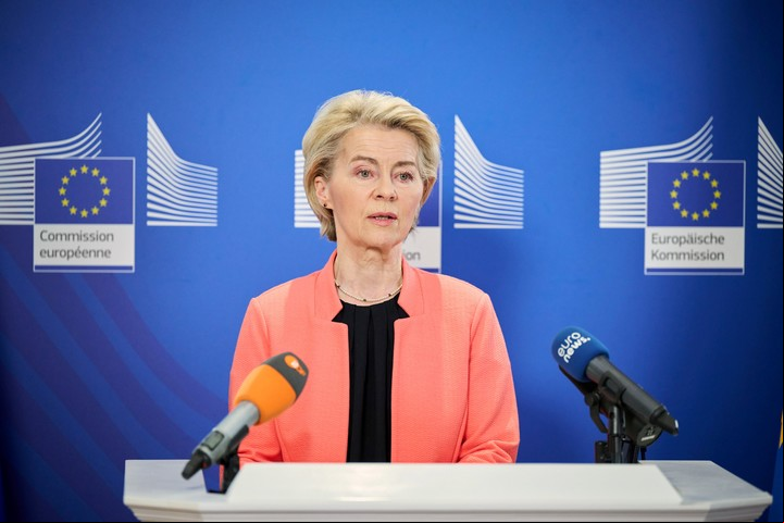 La titular de la Comisión Europea, Ursula von der Leyen, anunció que el bloque está listo para responder a los aranceles de Estados Unidos. Foto: EFE