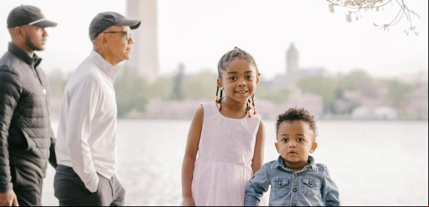 Insólito: les estaba sacando una foto a sus hijos y Barack Obama le "arruinó" la toma
