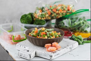 Cuatro verduras que aportan más vitaminas cuando las comprás congeladas, según una nutricionista