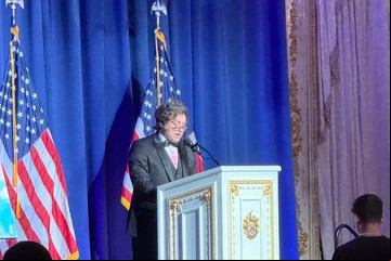 Javier Milei y sus medidas, EN VIVO: el Presidente como “un rockstar total” y los detalles de la cena en la residencia de Donald Trump en Estados Unidos