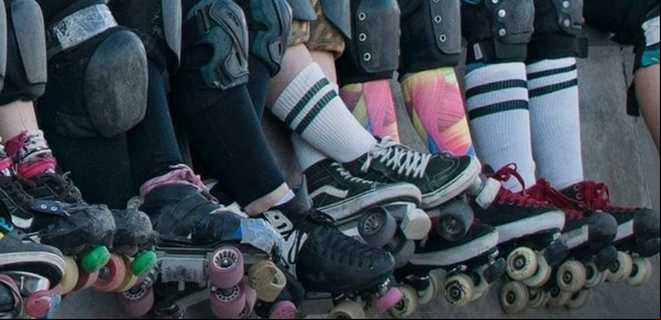 El deporte urbano con estética "vintage" que dominan las mujeres en parques y plazas de la Ciudad