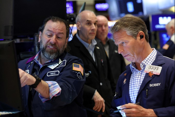Las acciones se desplomaron en todo el mundo. Foto: Reuters