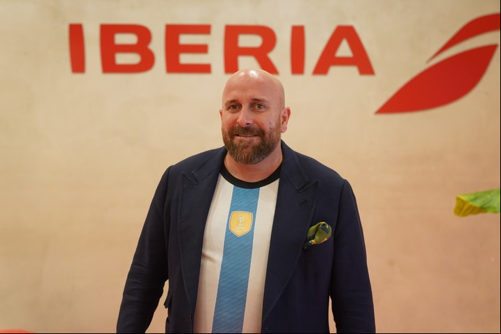 Hugo Muñoz en el Espacio Iberia, donde participó de un conversatorio con Lele Cristóbal y Dolli Irigoyen. Foto Emmanuel Fernández