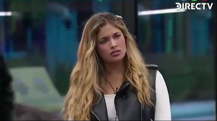 La incomodidad de Martina frente al reto de Santiago del Moro. Captura TV