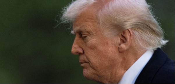 Donald Trump defiende sus aranceles y llama a China "el mayor abusador de todos", en medio de otro drástico derrumbe de las bolsas a nivel global