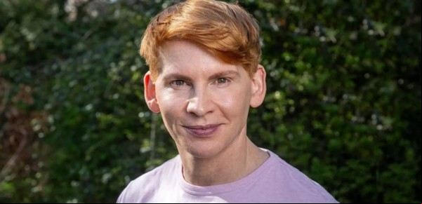 Tiene 53 años, parece la mitad, y revela su secreto para lucir siempre joven