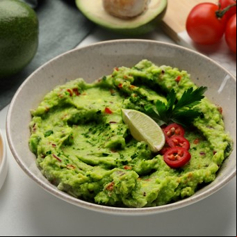 Paso a paso, la receta del guacamole perfecto: qué palta y tomate usar para que tenga la cremosidad ideal