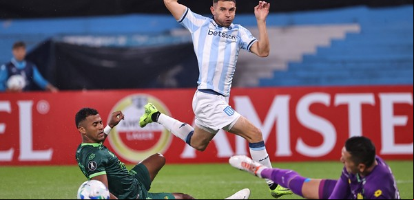 Racing dio un paso en falso en la Copa Libertadores: Bucaramanga le ganó en Avellaneda con dos goles argentinos