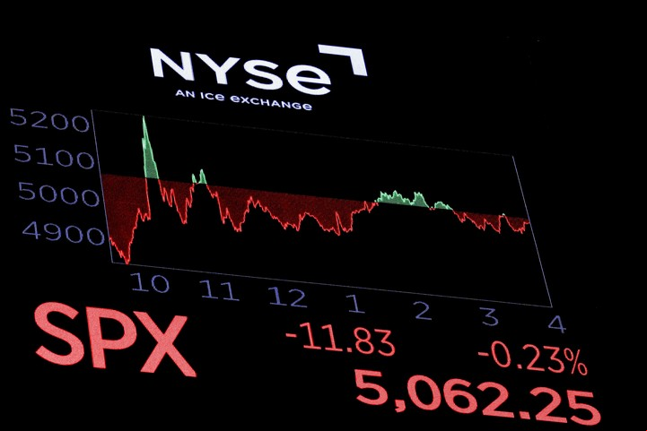 Una pantalla muestra la evolución del índice S&P 500 . Foto: Reuters