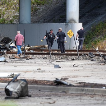 Se estrelló una avioneta en plena avenida en Boca Ratón: tres muertos 