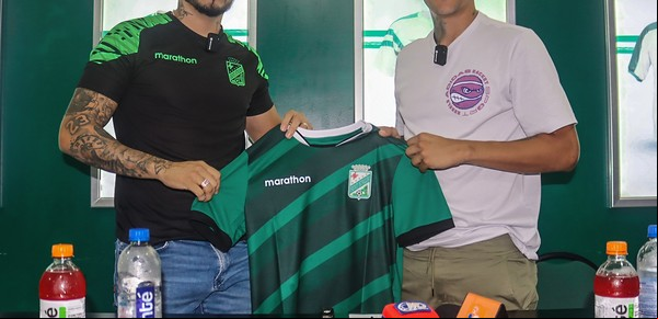 Ricardo Centurión vuelve al fútbol tras dos años sin jugar: "Hoy no estoy serio, pero sí más contento y maduro; quiero dar el ejemplo a los jóvenes"