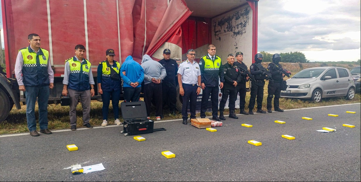 La "marca del delfín": en un control en una ruta encuentran cocaína y lo vinculan a un cartel boliviano 