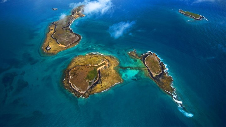 Santa Bárbara, una de las cinco islas de formación volcánica que componen el archipiélago de Abrolhos (Creative Commons / Vitia Maly).