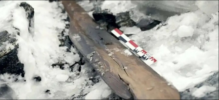 Uno de ellos conserva las tiras de cuero con las que su propietario se lo sujetaba a las botas (Christoffer Nilsson / Secrets of the Ice).
