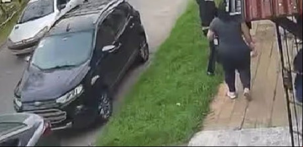 Video: las dramáticas imágenes de un violento y múltiple robo en Villa Luzuriaga