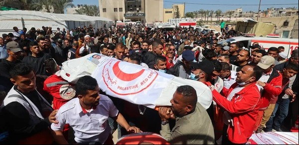Las autopsias de los médicos de Gaza asesinados por tropas israelíes muestran que algunos recibieron disparos en la cabeza