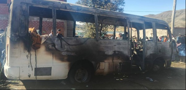 Cinco adolescentes murieron al incendiarse un micro escolar: la modificación en el vehículo que causó la tragedia