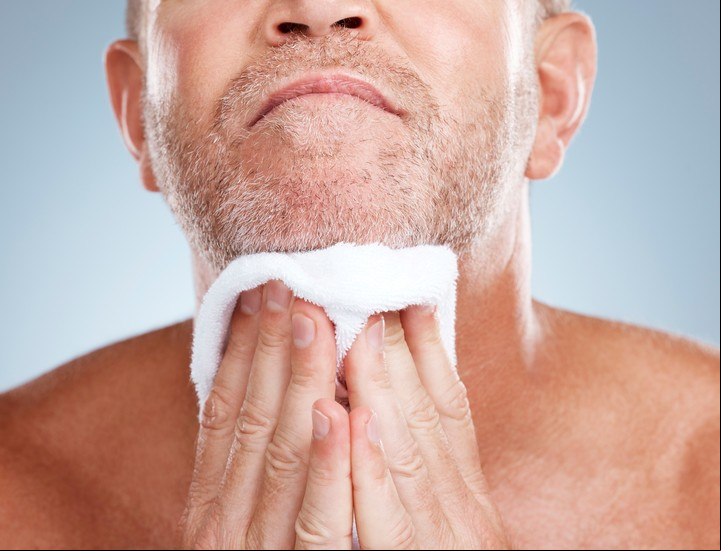 Los cuidados de la piel del rostro comienzan con una rutina domicilaria. Foto Shutterstock.