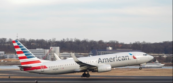 Un avión de American Airlines que iba a Miami se declaró en emergencia y debió volver a Ezeiza