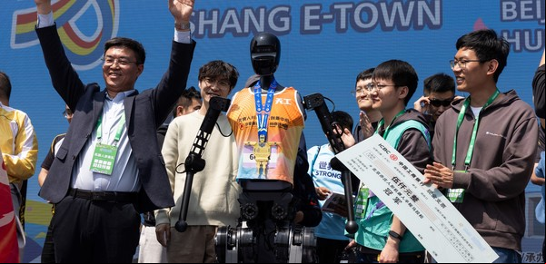 Se realizó la primera media maratón de robots humanoides