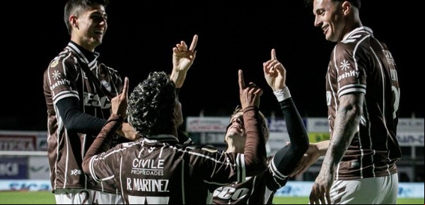 Platense mostró carácter, dio vuelta el partido y dejó a Talleres afuera de los playoffs