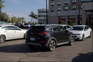 Abandonaron a sus cuatro hijos en un auto expuesto al sol: uno murió