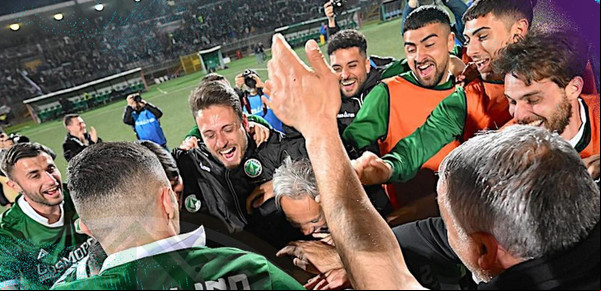 Creer o reventar: la insólita coincidencia de un equipo del fútbol italiano con la muerte o cambio del Papa