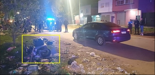 Trágico choque en La Plata entre un auto oficial de la Provincia y una moto