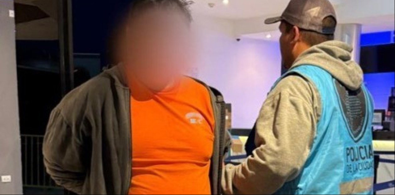 Detuvieron a un hombre en un shopping de Liniers cuando abusaba sexualmente de una niña