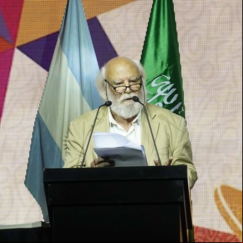 El discurso completo del escritor Juan Sasturain, un recorrido por lecturas inolvidables y una extraña enfermedad