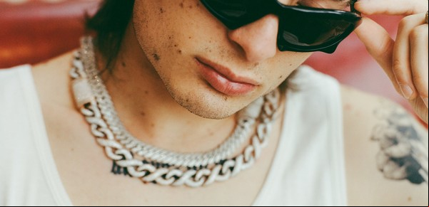 Las odas a los capos de la droga mexicanos son éxitos del pop, pero la ley se está volviendo contra ellos