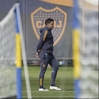 Sin Cavani, Fernando Gago mueve las piezas: cuál es la idea del DT para rearmar el ataque de Boca de cara al Superclásico