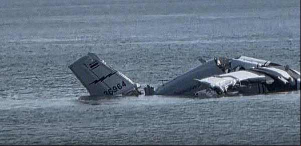 Tragedia en Tailandia: una avioneta de la Policía se estrelló durante una prueba de paracaidismo y hay muertos