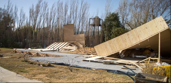 Volaron chapas y carteles en Chubut por fuerte temporal de lluvia y vientos: hubo cortes de luz