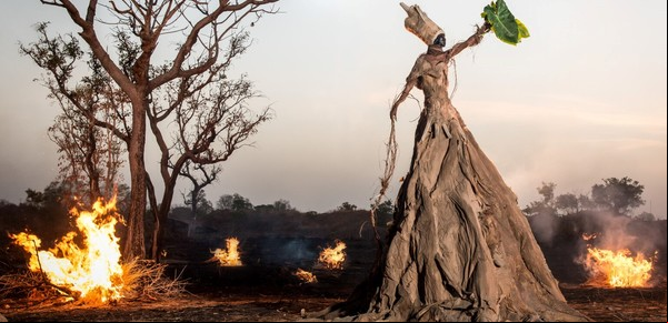 De la basura al arte: el diseñador senegalés que denuncia la contaminación global