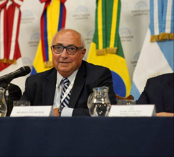 Rodolfo Rossi, el genetista que lidera ACSOJA aportó su condición de referente internacional en los debates con vocación constructiva.