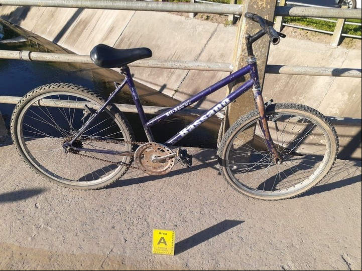 La bicicleta en la que iban los dos chicos.