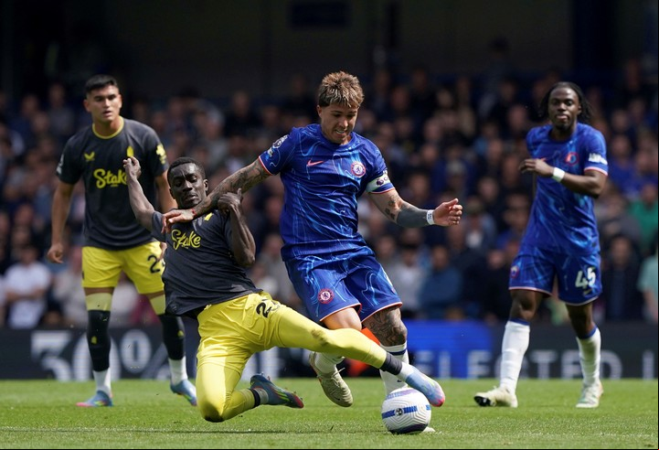 Enzo Fernandez fue el capitán de Chelsea en la victoria ante Everton. Foto: Jonathan Brady / PA vía AP.