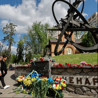 Ucrania recuerda la catástrofe de Chernobyl bajo la permanente amenaza nuclear de Rusia