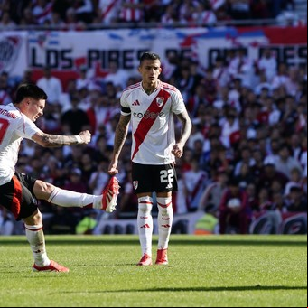 Franco Mastantuono, el pibe de 17 años, marcó el gol de tiro libre número 18 para River en la historia de los Superclásicos: quiénes hicieron los anteriores