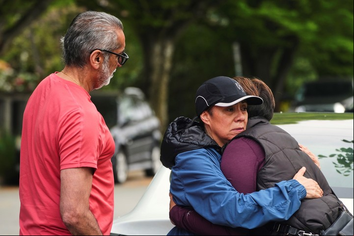 El dolor de familiares y amigos de las víctimas. Foto: AP
