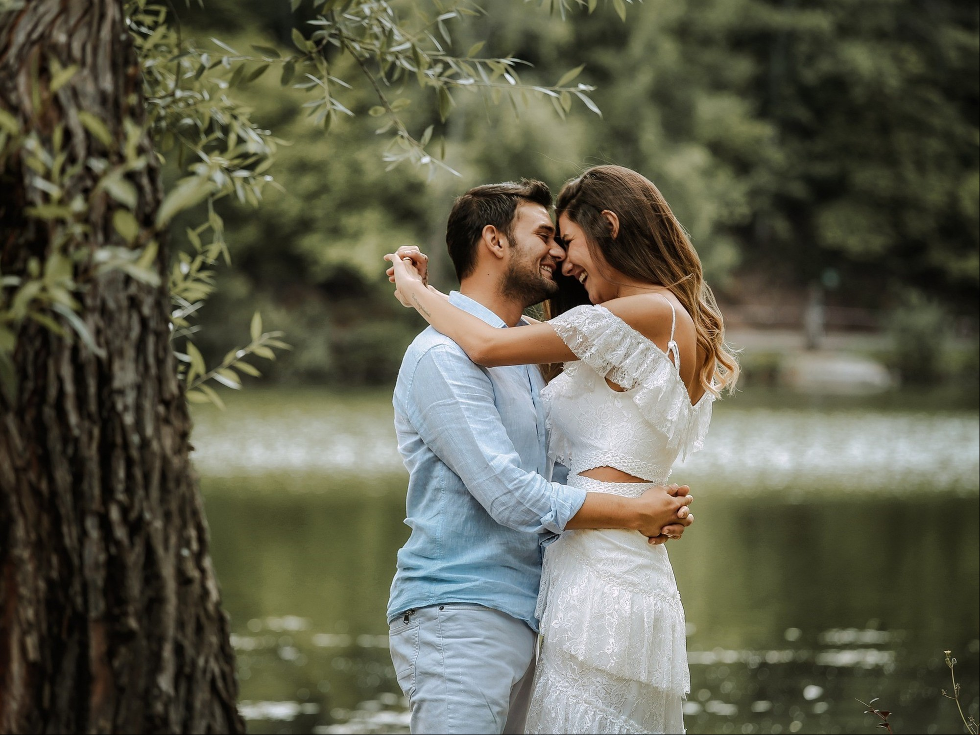 La tarjeta para las invitaciones a la boda debe reflejar el estilo de los novios. Foto: Pixabay.