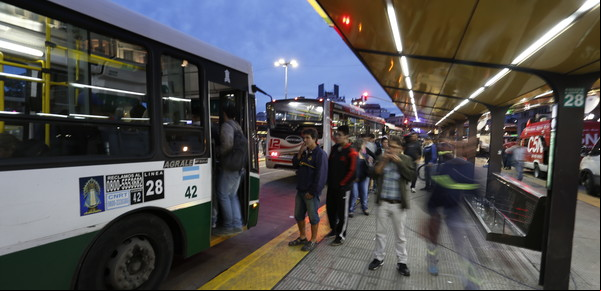 Mañana aumentan subtes, peajes y colectivos en la Ciudad y la Provincia: las nuevas tarifas y la brecha que se agranda
