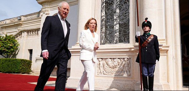 Gran Bretaña: el rey Carlos III dice que sufrir cáncer es "abrumador" y "a veces aterrador"
