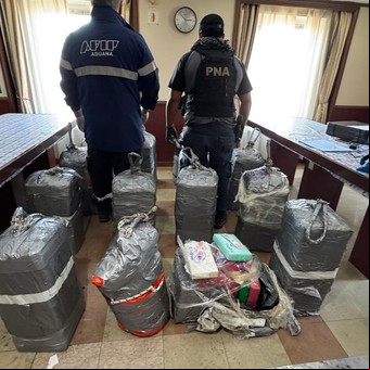 Encuentran casi media tonelada de cocaína en un barco en el puerto de San Lorenzo y detienen a toda la tripulación