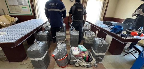 Encuentran casi media tonelada de cocaína en un barco en el puerto de San Lorenzo y detienen a toda la tripulación
